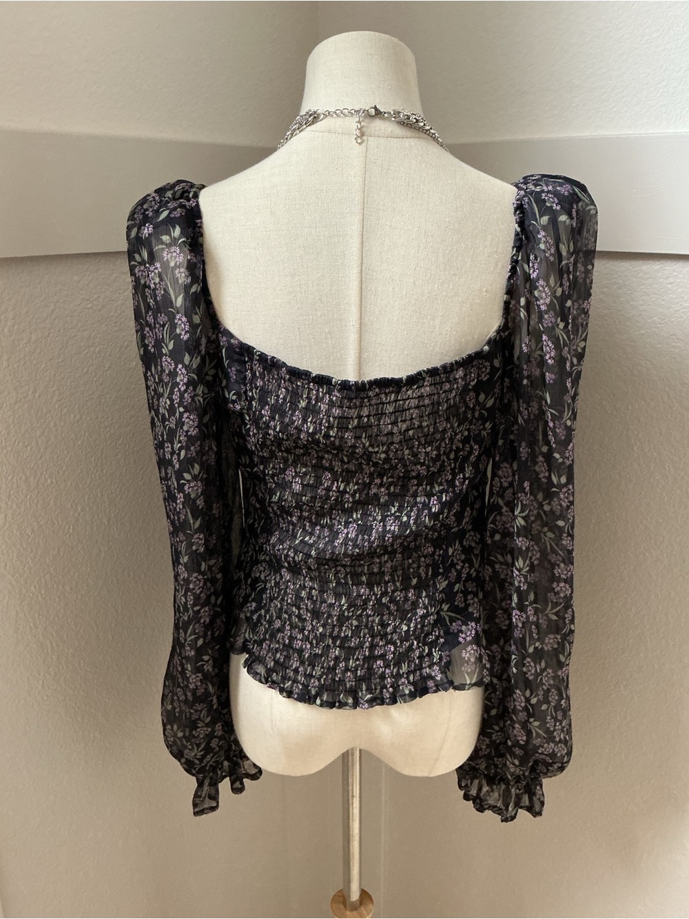 ASTR The Label Boho Black Purple Floral Ruched Sheer Long Sleeve Top Size Large - Picture 5 of 9